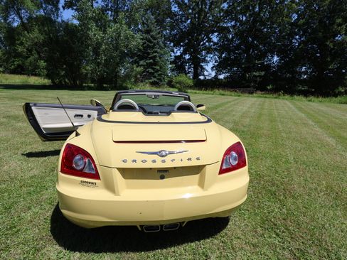 Used 2005 Chrysler Crossfire Limited RWD image 12