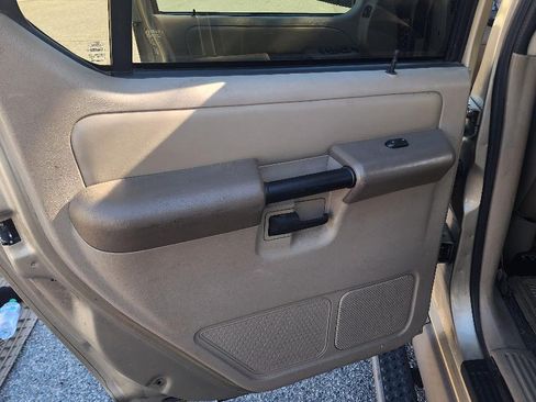 Used 2003 Ford Explorer Sport Trac XLT image 18