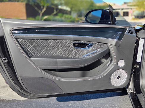 Used 2020 Bentley Continental GT image 17