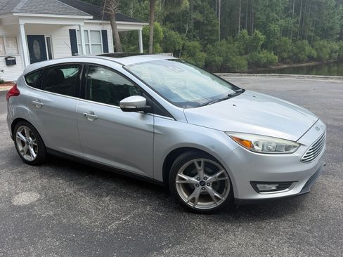 Used 2015 Ford Focus Titanium w/ Titanium Technology Package FWD image 1