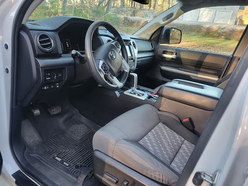 Used 2018 Toyota Tundra SR5 w/ TRD Off Road Package image 31