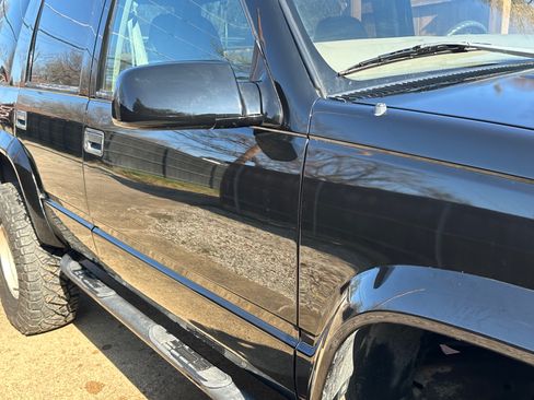 Used 1998 GMC Yukon 4WD 4-Door w/ Marketing Opt Pkg 5 image 2