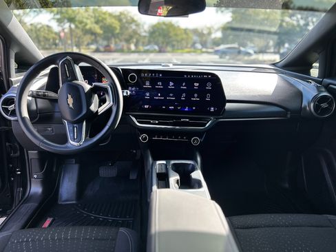 Used 2025 Chevrolet Equinox EV LT image 4