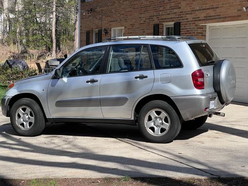 Used 2005 Toyota RAV4 2WD image 4