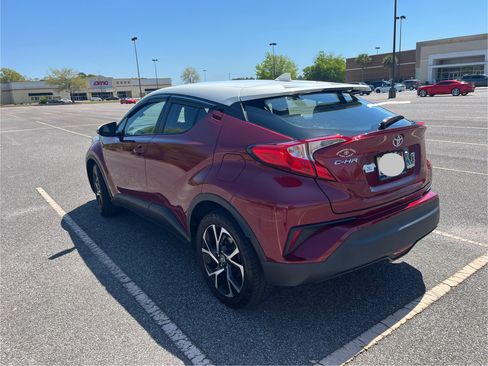 Used 2018 Toyota C-HR XLE image 4