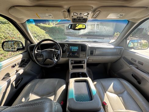 Used 2005 Chevrolet Suburban LT w/ Preferred Equipment Group image 8