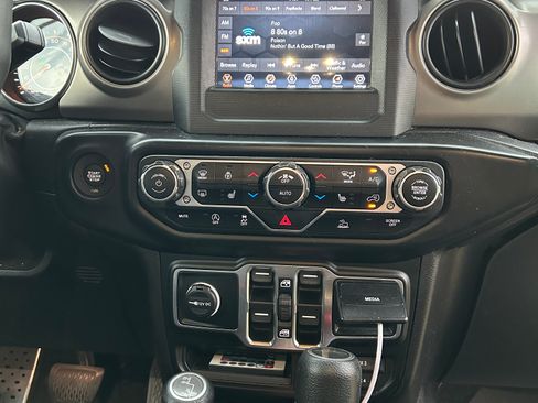 Used 2020 Jeep Gladiator Sport w/ Quick Order Package 24S AWD/4WD image 17