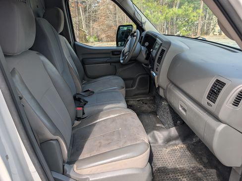 Used 2020 Nissan NV 2500 SV image 18