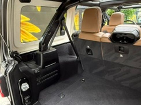 Used 2021 Jeep Wrangler Unlimited Rubicon AWD/4WD image 16