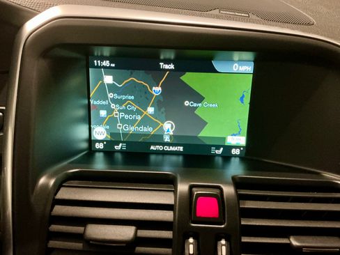 Used 2016 Volvo XC60 T6 R-Design Platinum w/ Climate Package image 28