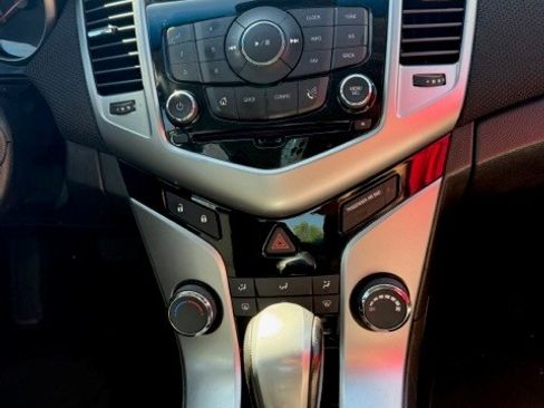 Used 2014 Chevrolet Cruze LT image 8