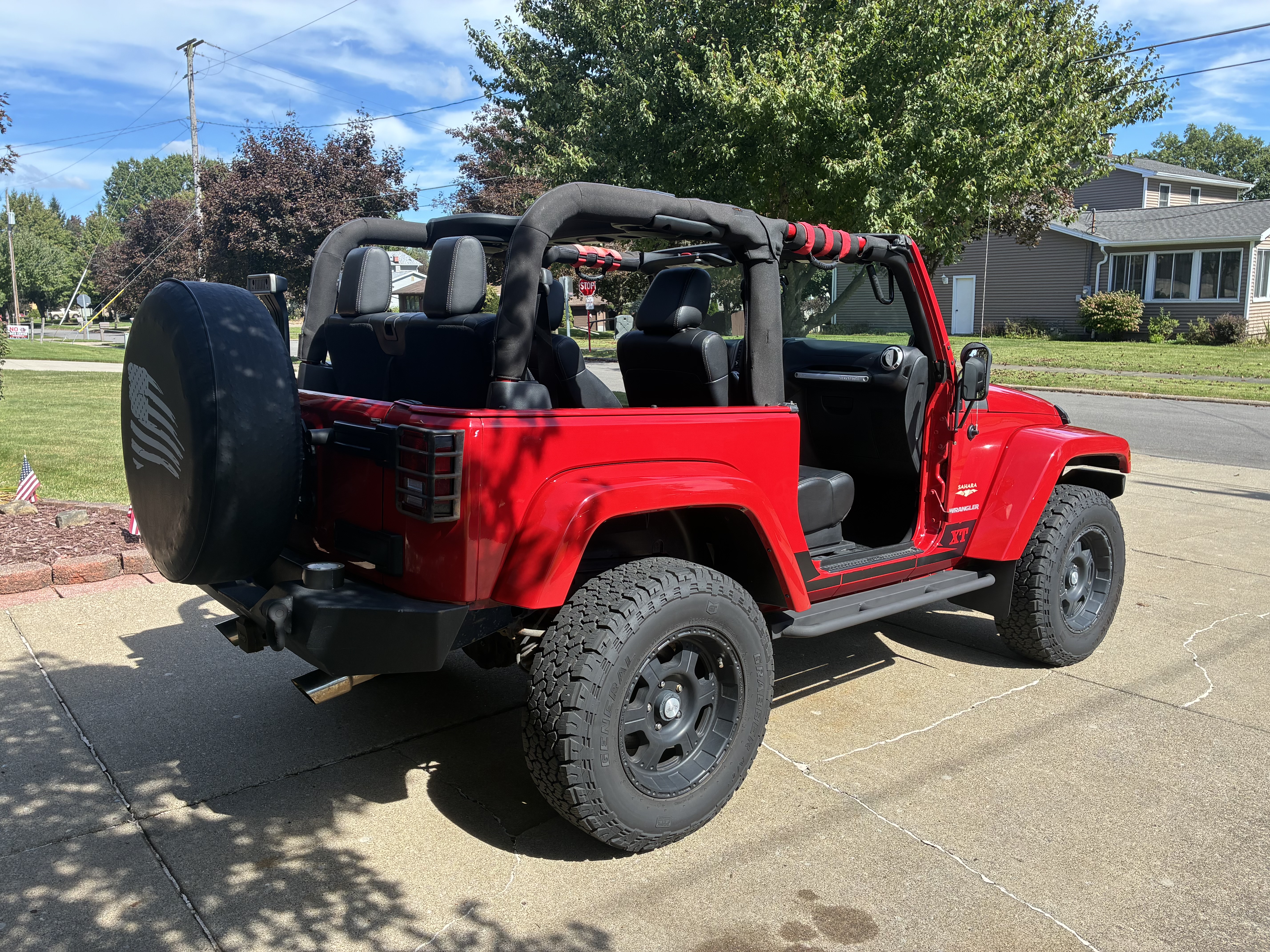 Used 2012 Jeep Wrangler Sahara w/ Connectivity Group AWD/4WD image 6
