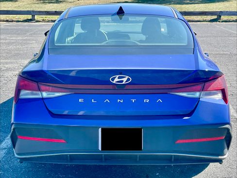 Used 2024 Hyundai Elantra SE FWD image 8