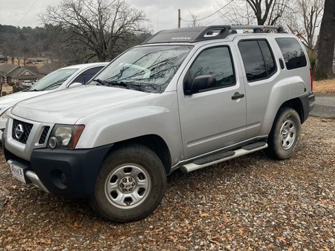 Used 2014 Nissan Xterra X image 2