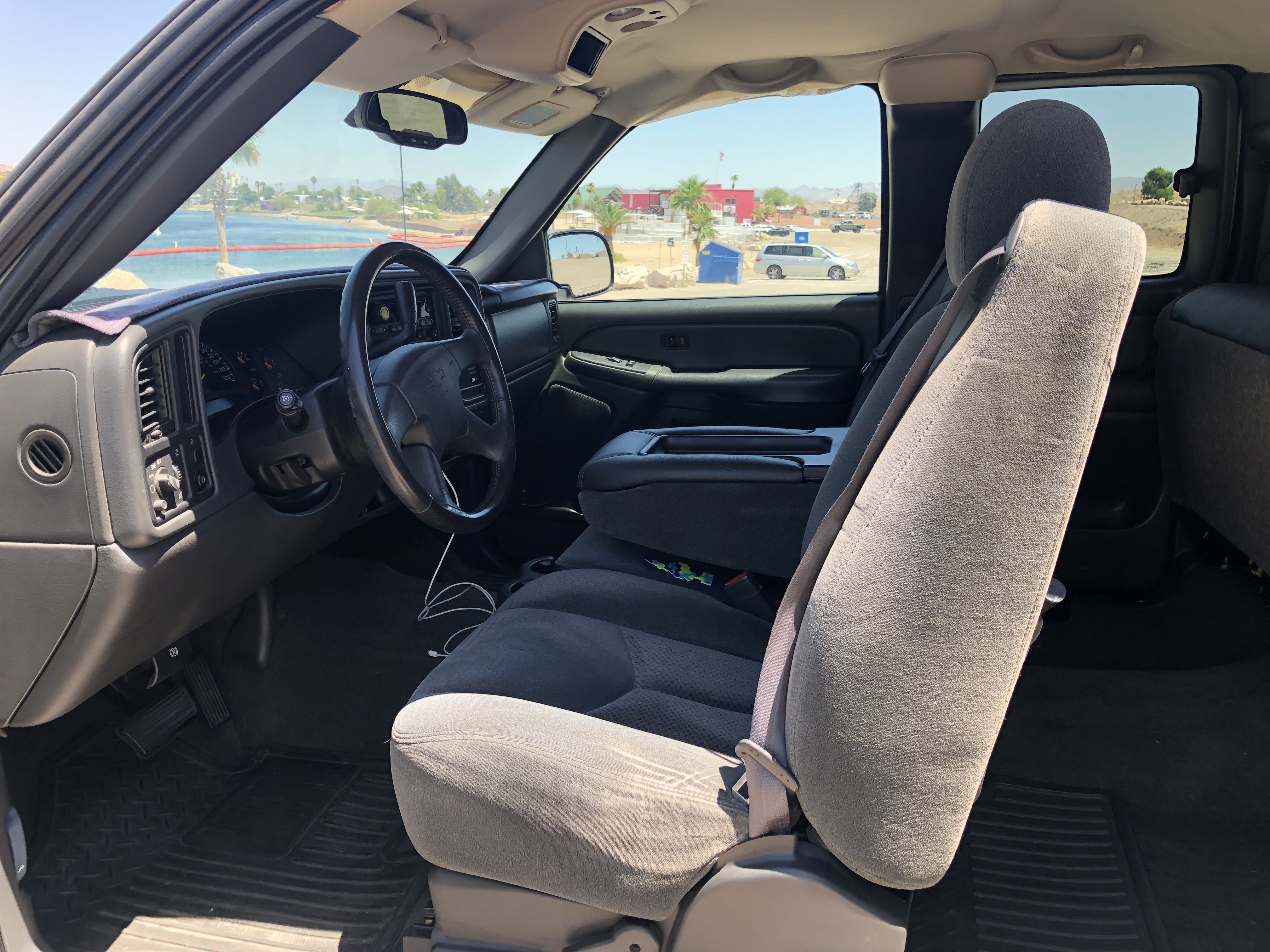 Used 2004 Chevrolet Silverado 1500 LS w/ Light Duty Power Package RWD image 2