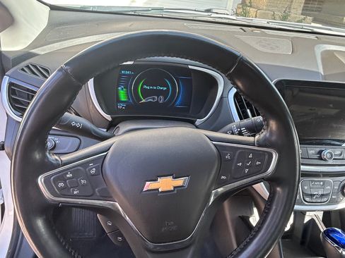 Used 2018 Chevrolet Volt LT w/ Comfort Package FWD image 17