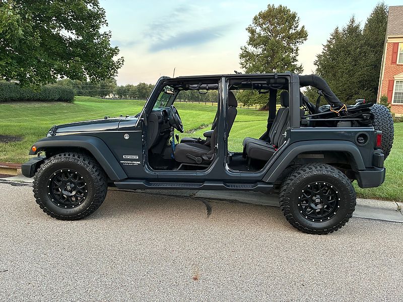 Used 2018 Jeep Wrangler Unlimited Sport S AWD/4WD image 2