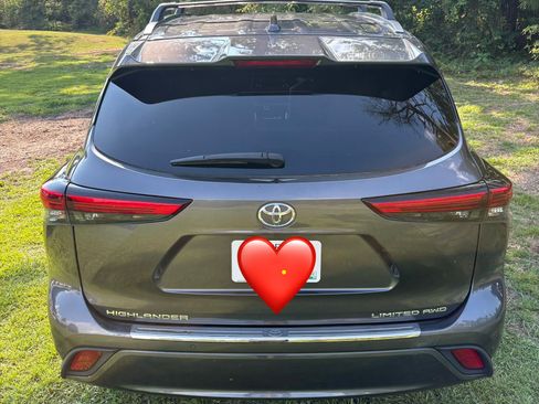 Used 2021 Toyota Highlander Limited AWD/4WD image 8