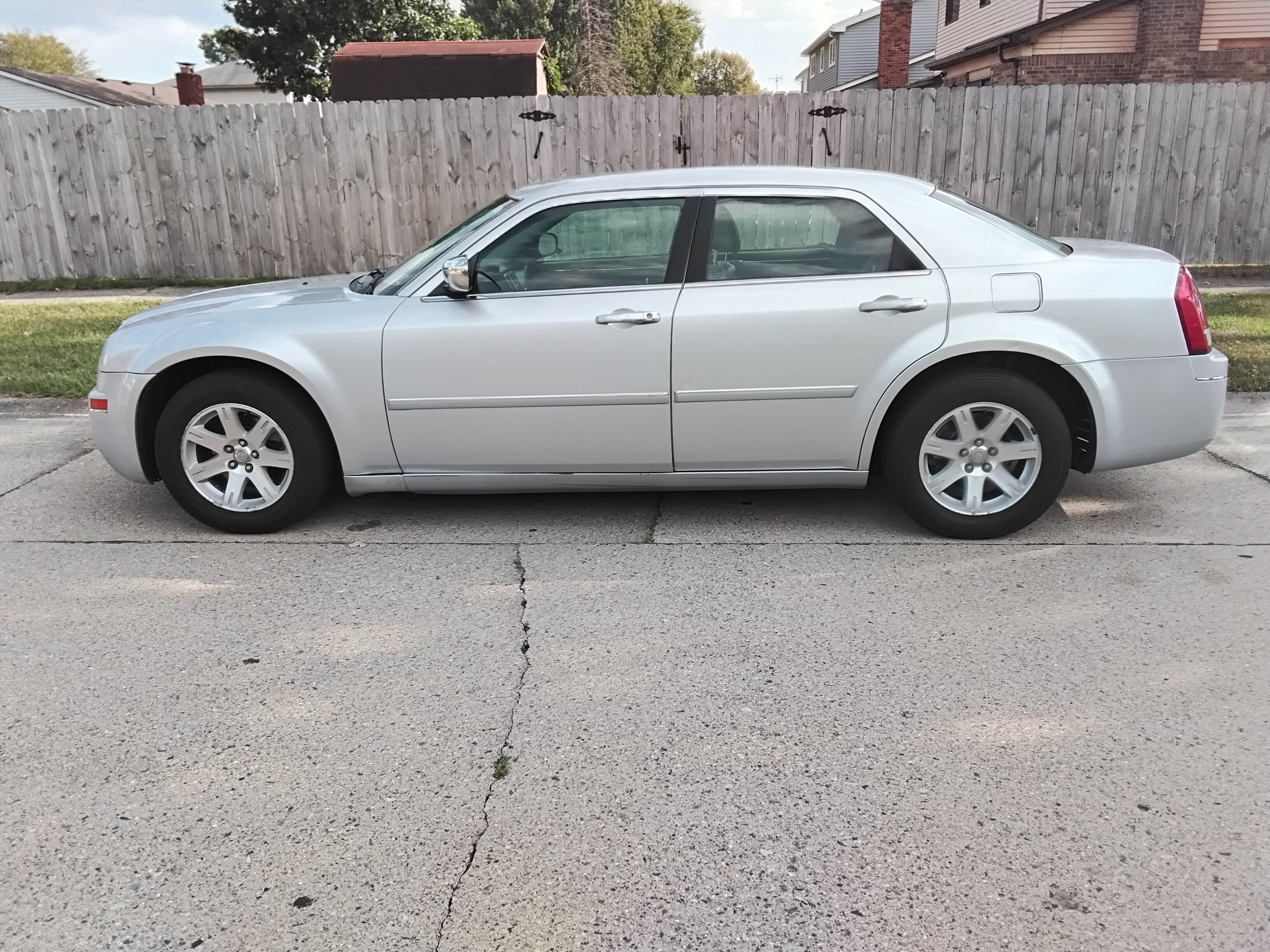Used 2007 Chrysler 300 Touring w/ Protection Group RWD image 2