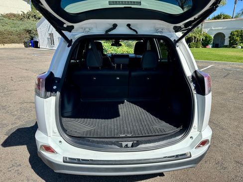 Used 2017 Toyota RAV4 SE image 13