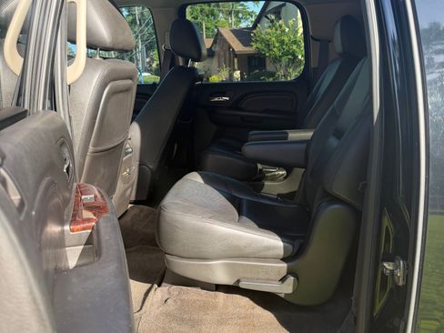 Used 2011 GMC Yukon XL Denali AWD/4WD image 9