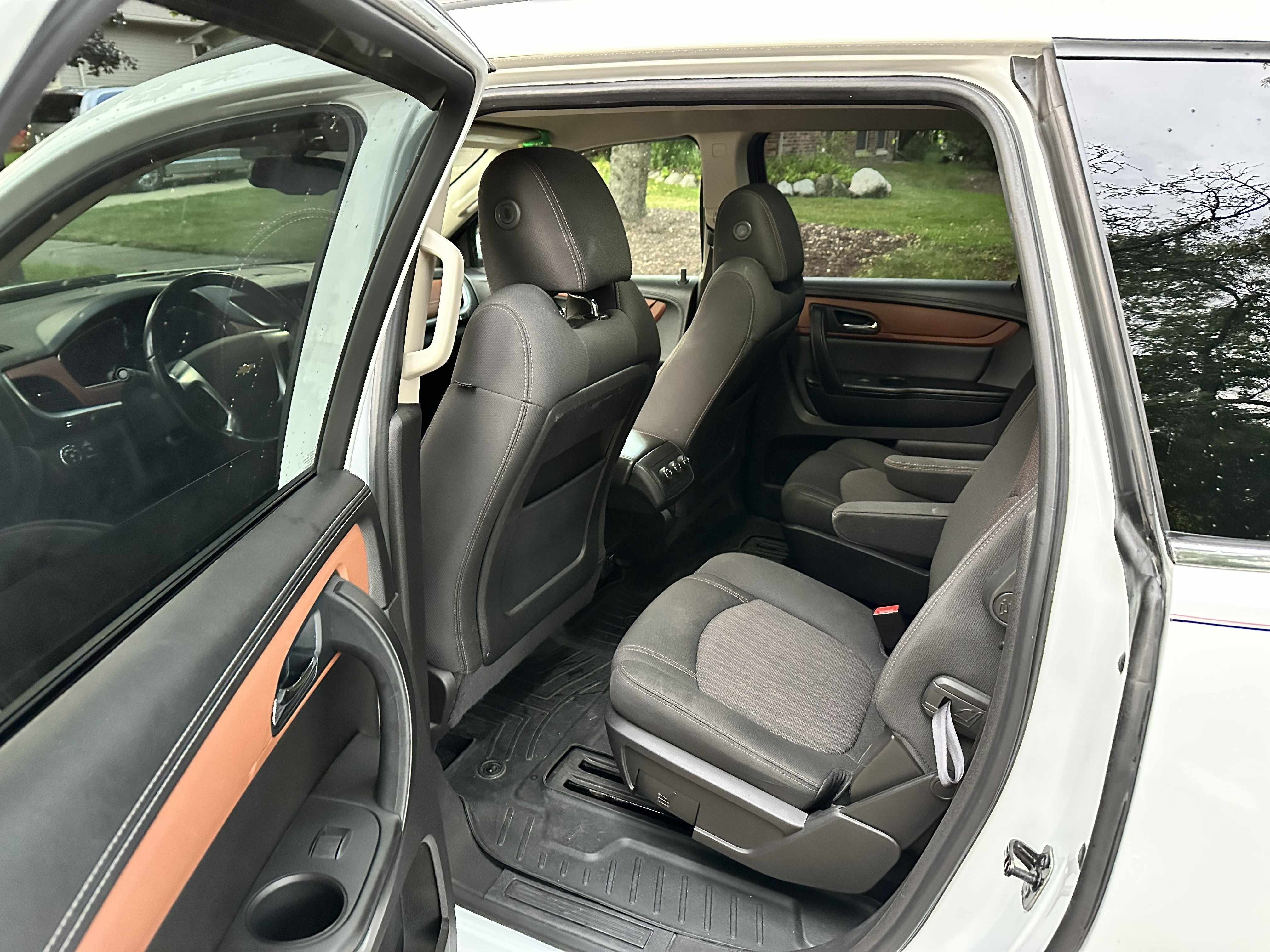 Used 2016 Chevrolet Traverse LT w/ Style and Technology Package FWD image 5