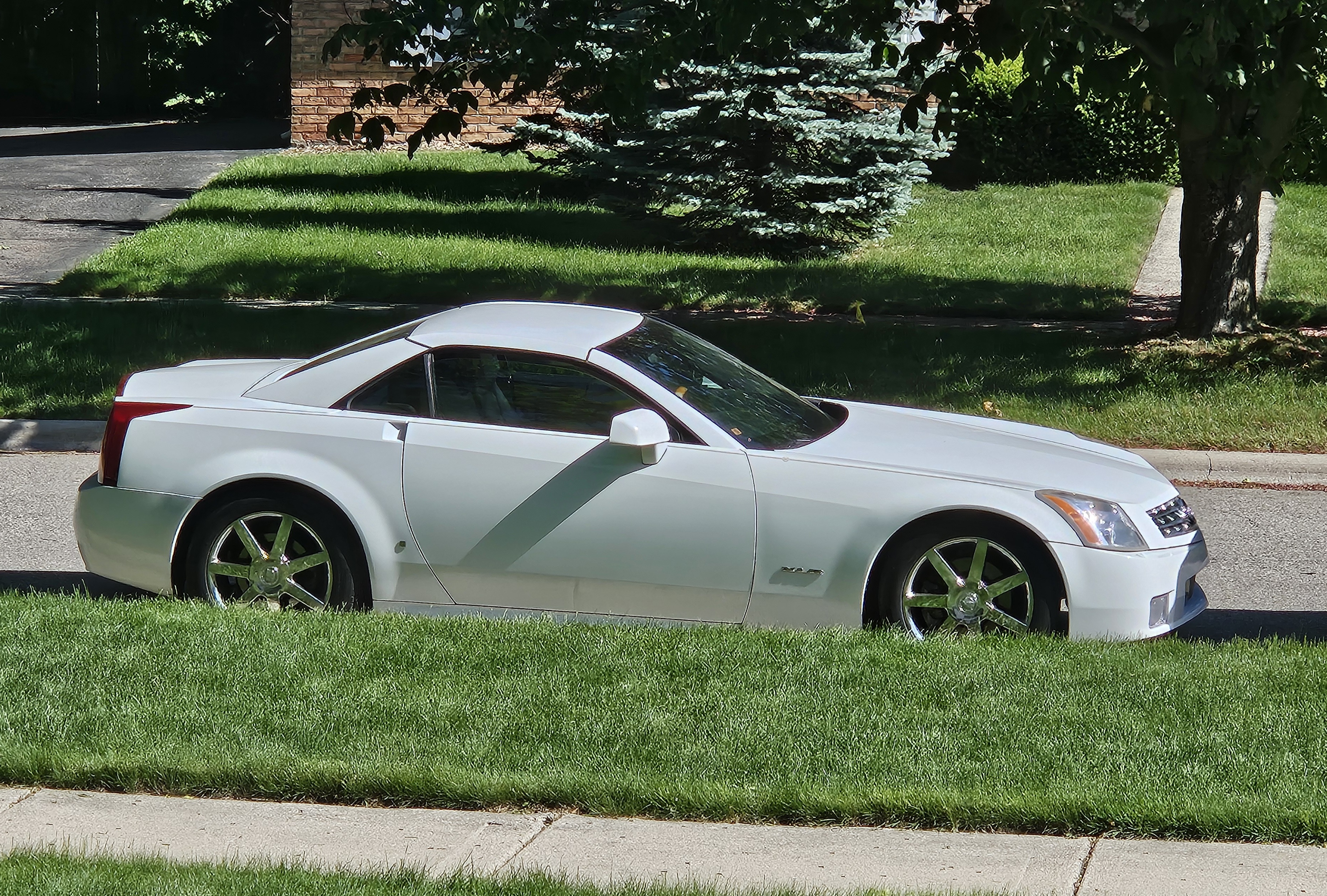 Used 2008 Cadillac XLR RWD image 2