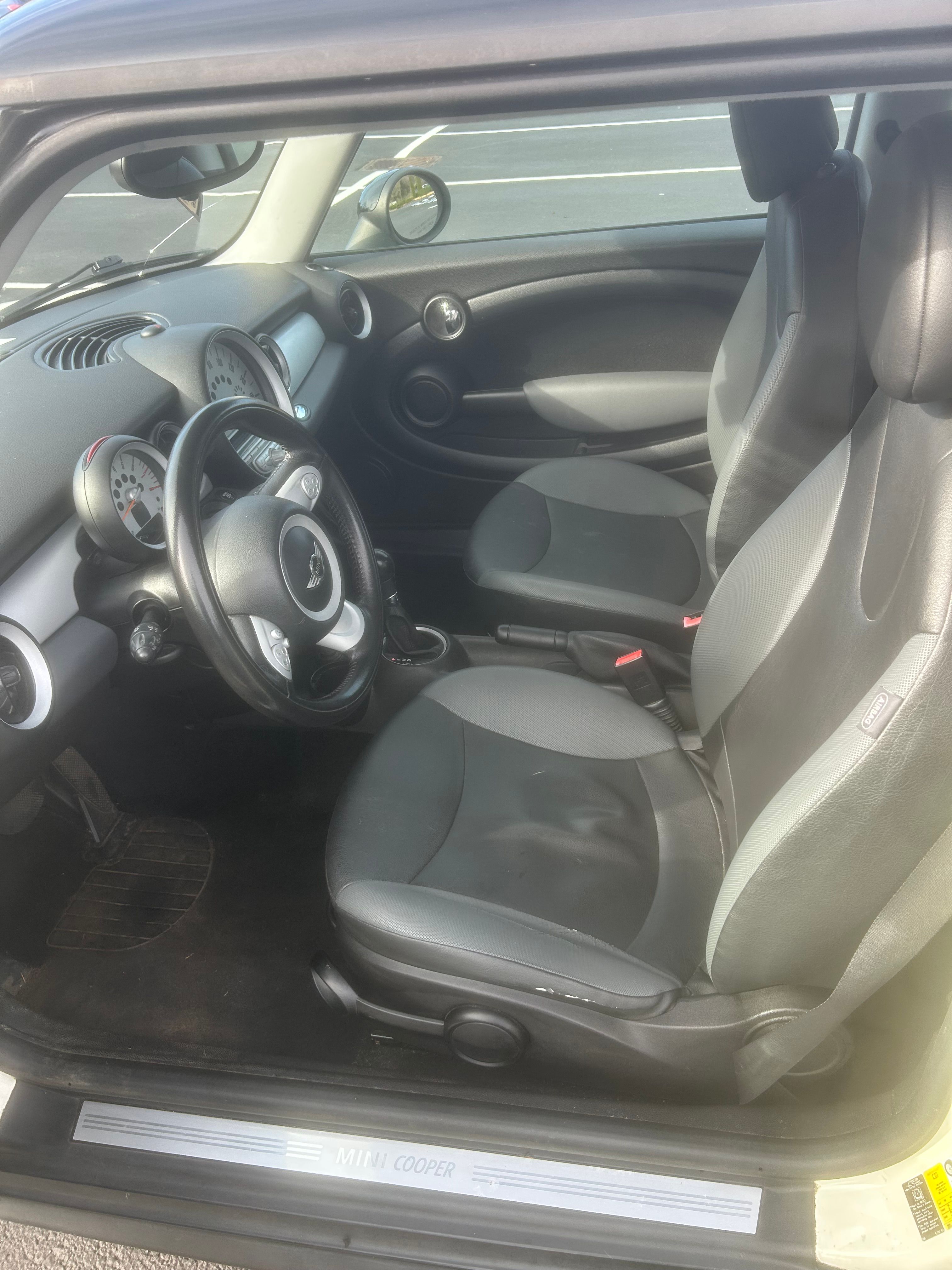 Used 2010 MINI Cooper Hardtop FWD image 8