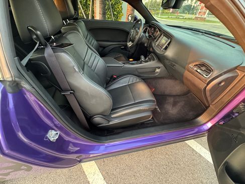 Used 2016 Dodge Challenger SRT Hellcat image 9