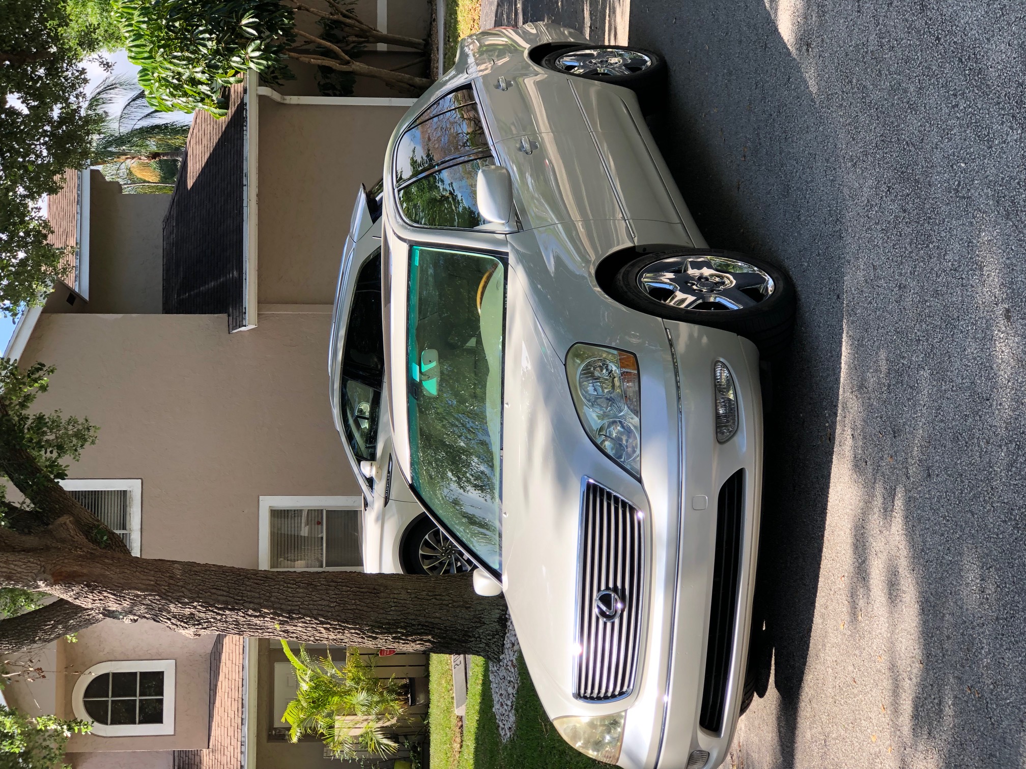 Used 2001 Lexus LS 430 RWD image 2