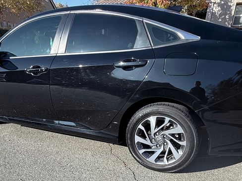 Used 2018 Honda Civic EX image 5