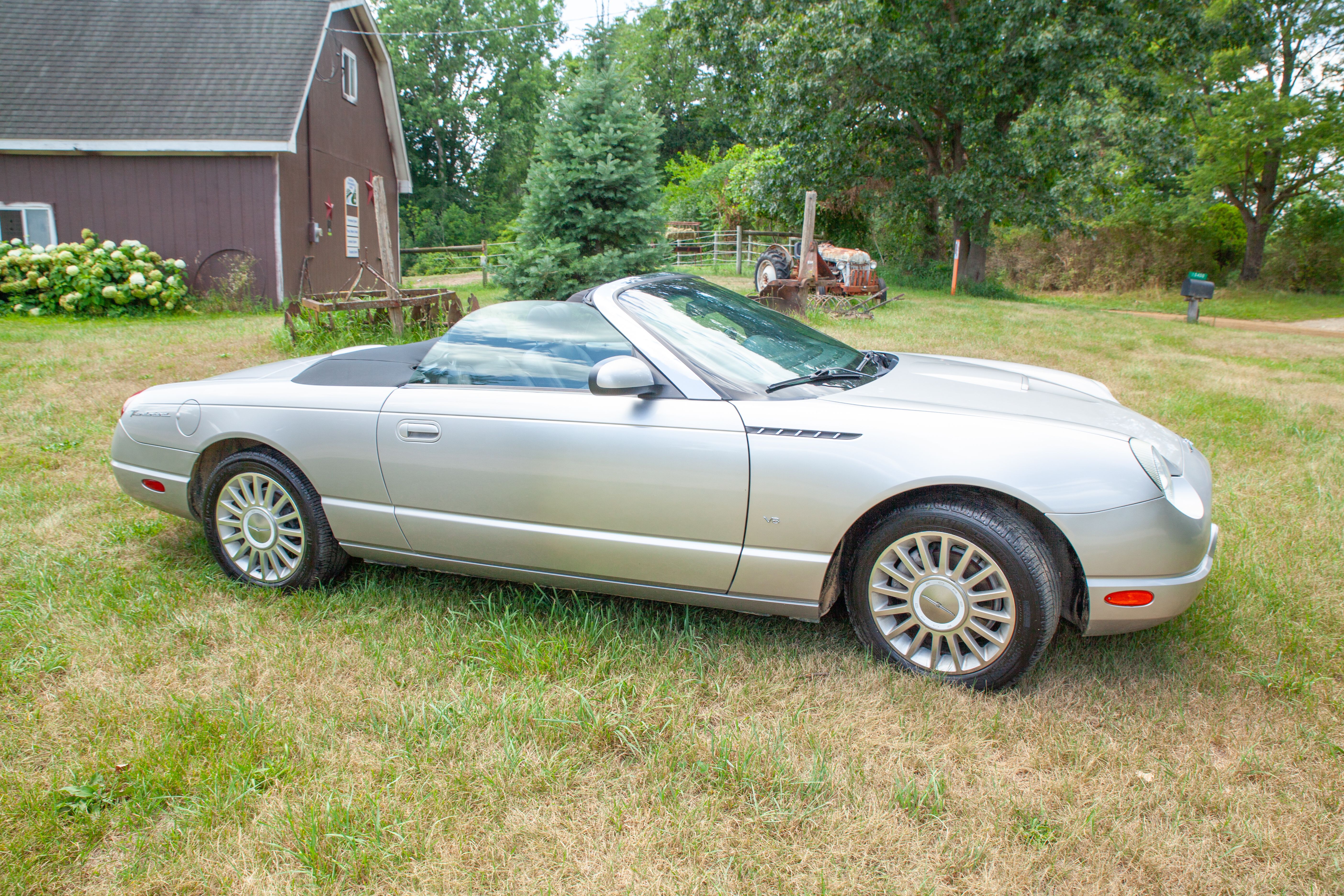 Used 2004 Ford Thunderbird RWD image 4
