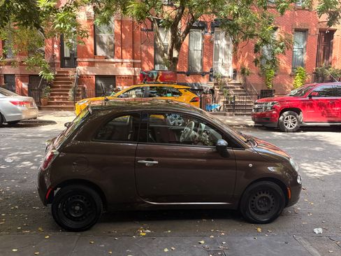 Used 2015 FIAT 500 Pop FWD image 1