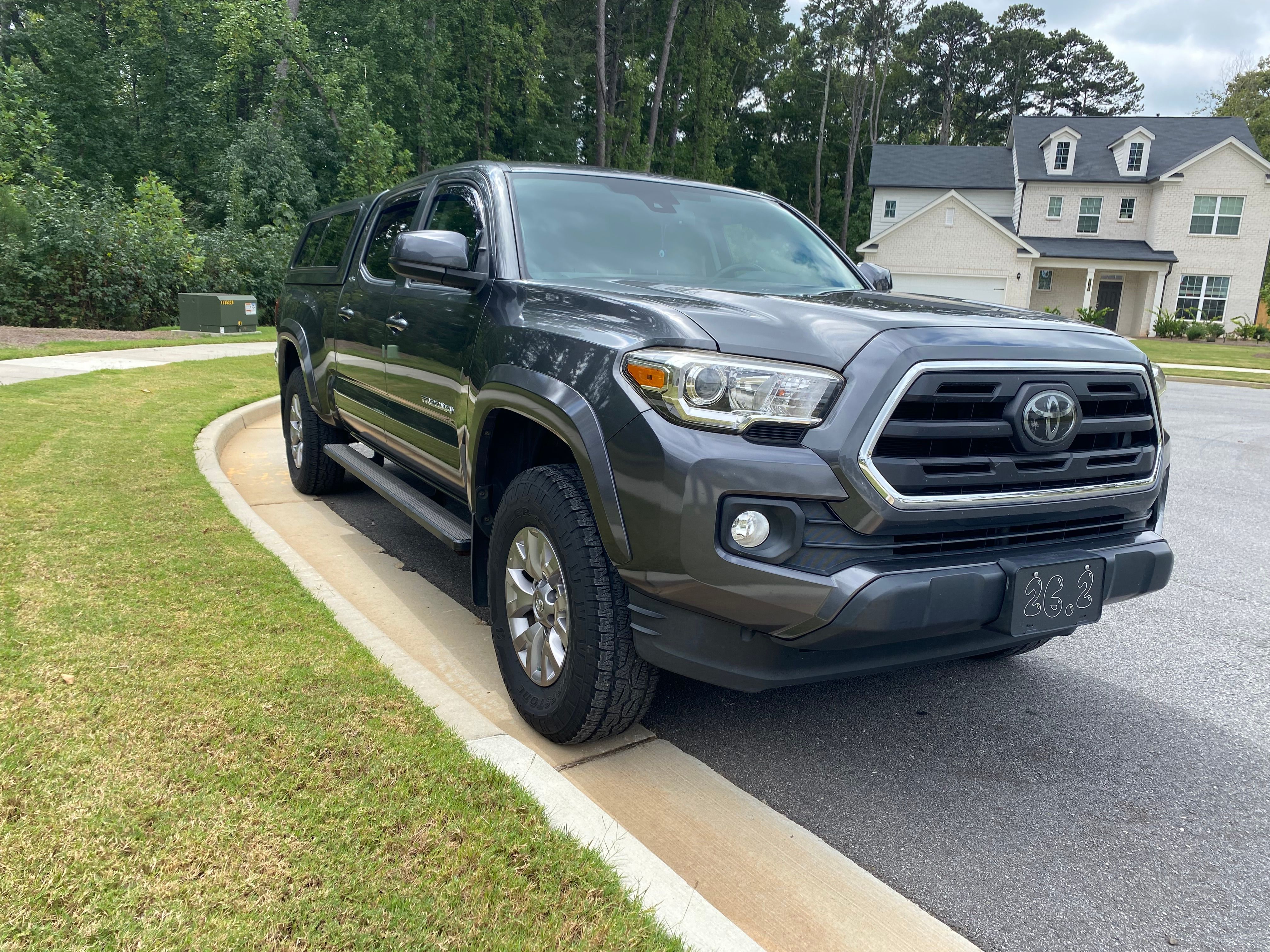 Used 2018 Toyota Tacoma SR5 AWD/4WD image 2