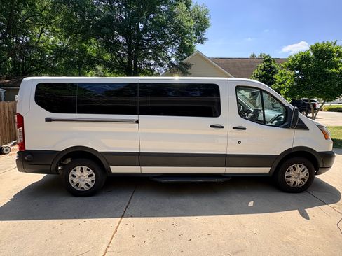 Used 2019 Ford Transit 350 XLT RWD image 1