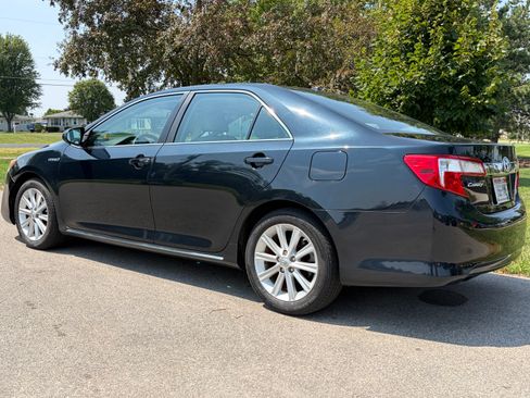 Used 2014 Toyota Camry XLE w/ Leather Package FWD image 8