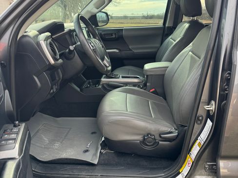 Used 2019 Toyota Tacoma SR5 image 16