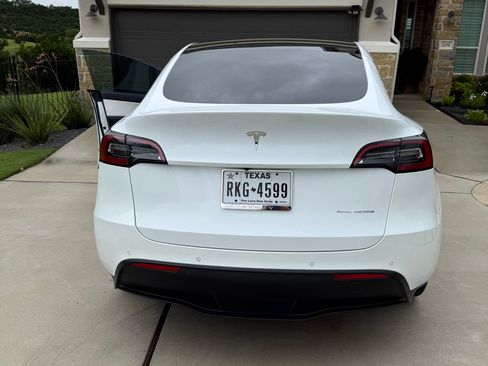 Used 2022 Tesla Model Y Long Range AWD/4WD image 8