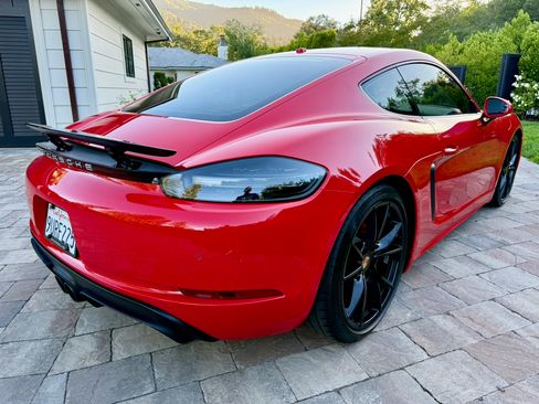 Used 2018 Porsche 718 Cayman GTS RWD image 5