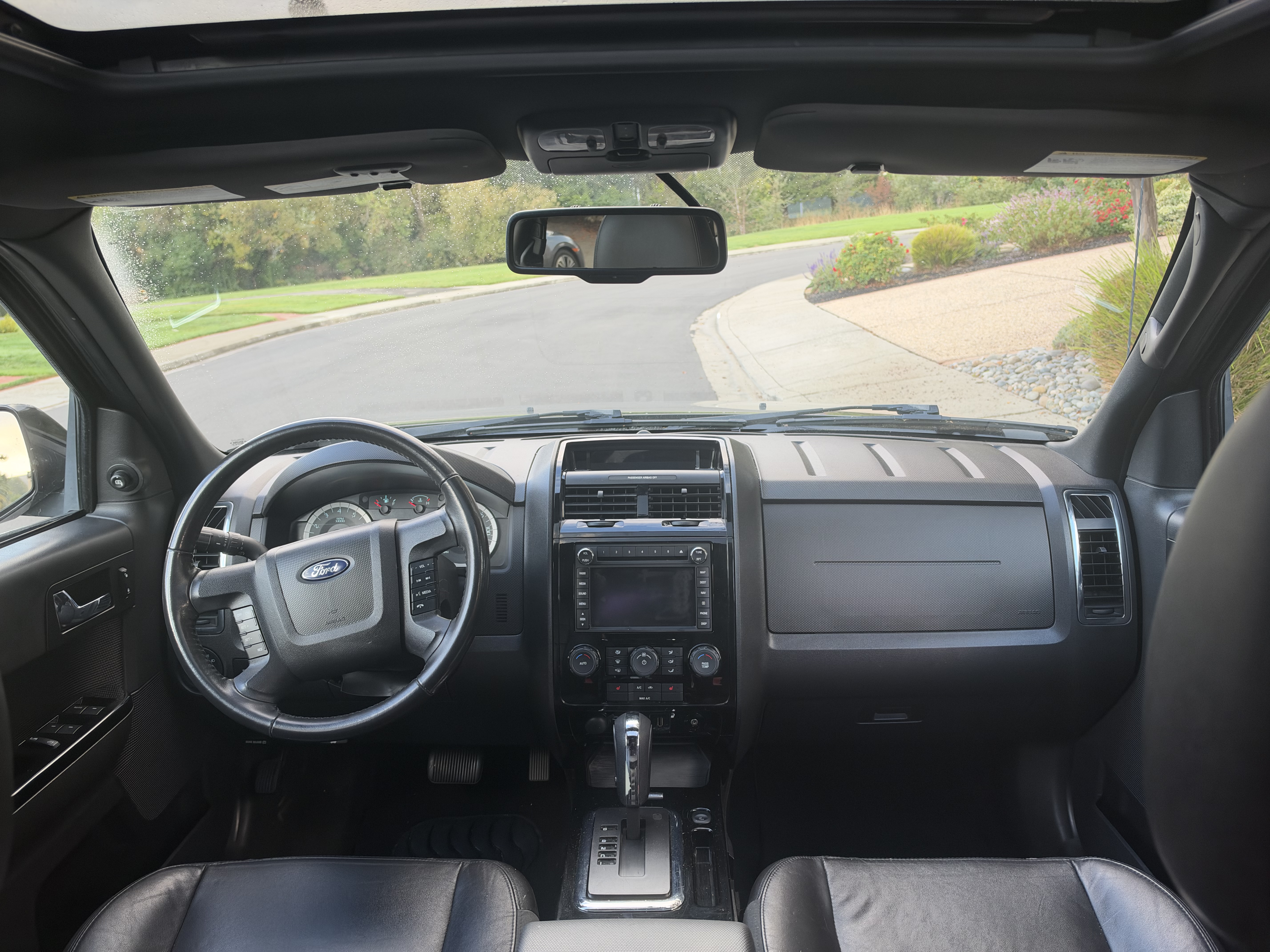 Used 2010 Ford Escape Limited FWD image 2