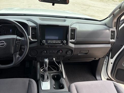 Used 2024 Nissan Frontier SV w/ Technology Package RWD image 9