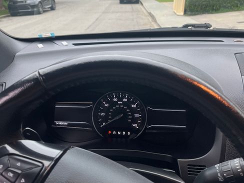 Used 2017 Ford Explorer XLT w/ Equipment Group 202A image 8