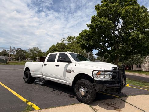 Used 2018 RAM 3500 Tradesman w/ Chrome Appearance Group AWD/4WD image 4
