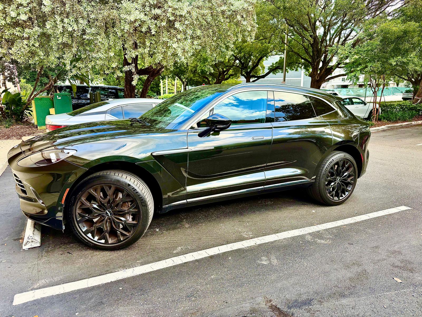 Used 2021 Aston Martin DBX AWD/4WD image 1