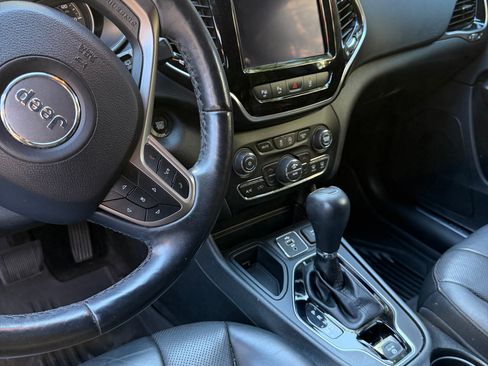 Used 2019 Jeep Cherokee Limited w/ Luxury Group image 6