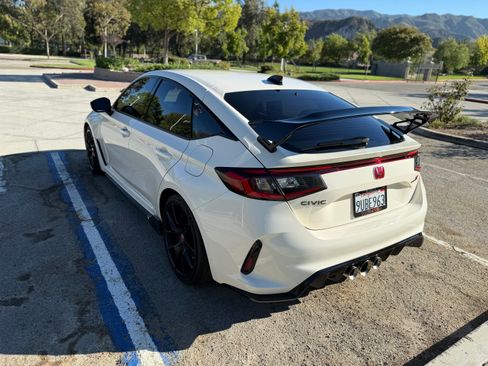 Used 2025 Honda Civic Type R image 4