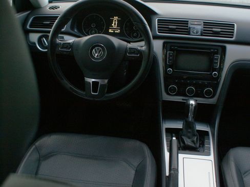 Used 2012 Volkswagen Passat 2.5 SE FWD image 11
