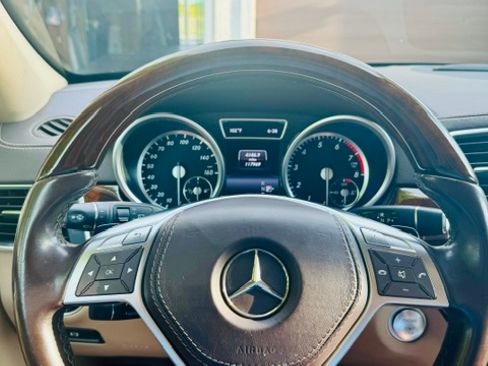 Used 2015 Mercedes-Benz GL 550 4MATIC image 12