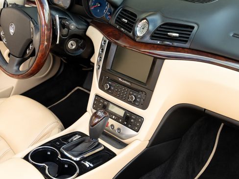 Used 2012 Maserati GranTurismo Convertible image 19