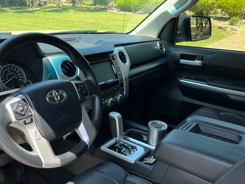 Used 2017 Toyota Tundra SR5 w/ SR5 Upgrade Package AWD/4WD image 9